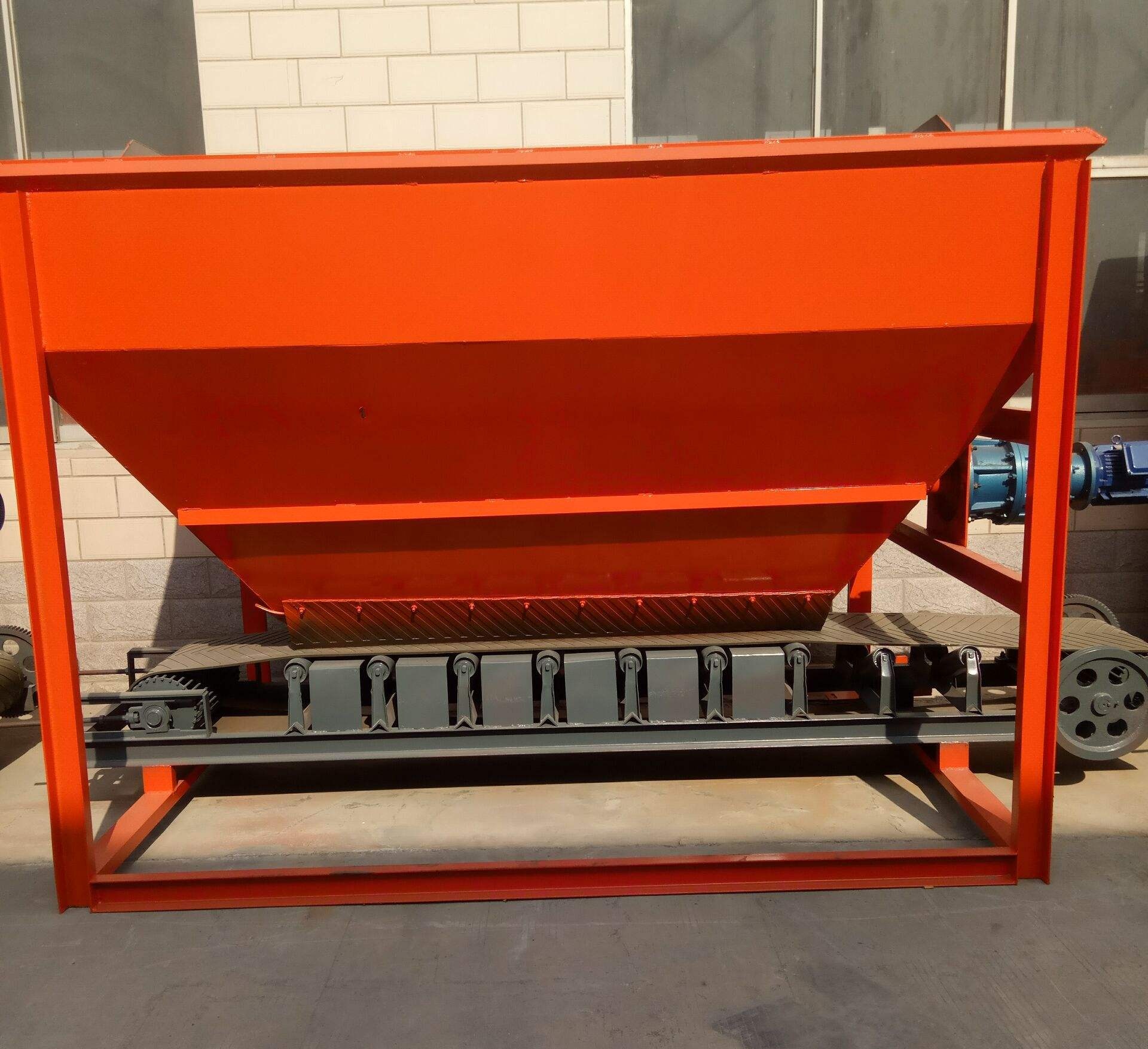 有機(jī)肥生產(chǎn)全自動(dòng)喂料機(jī)