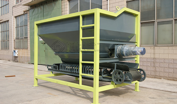 新型有機肥生產線鏟車喂料機