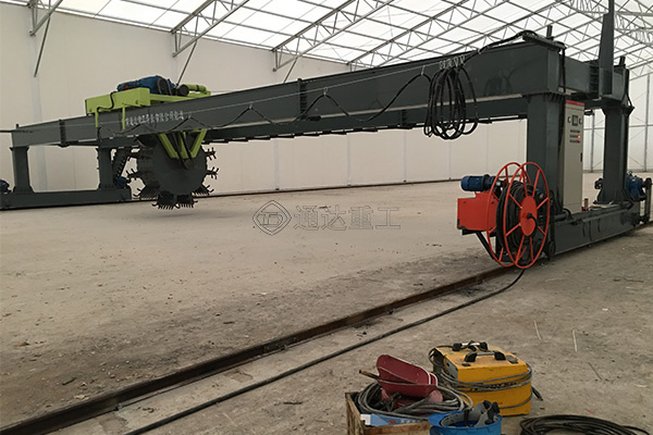 污泥槽式葉輪盤(pán)翻堆機(jī)